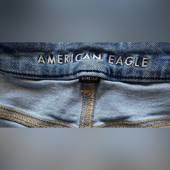 American Eagle Outfitters Light Wash Distressed Stretch Denim Women’s 6 Regular - Picture 3 of 8